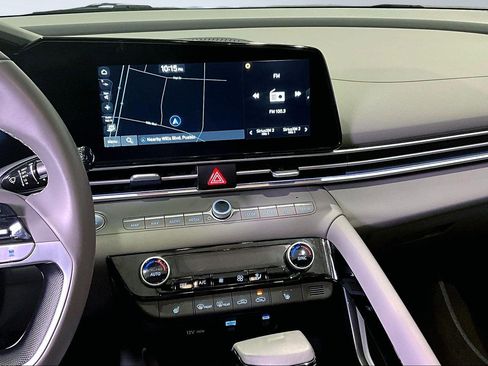 Used 2025 Hyundai Elantra SEL image 9