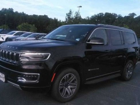 Used 2024 Jeep Wagoneer Series II w/ Flexible Seating Group RWD image 3
