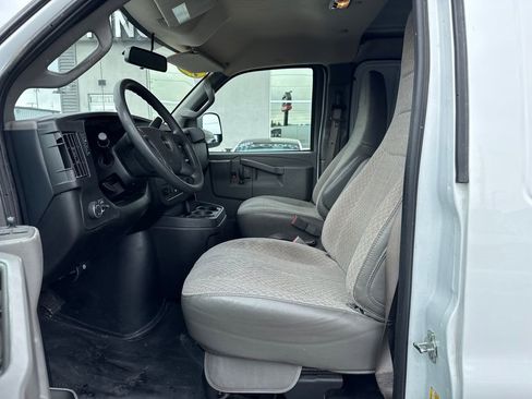 Used 2024 GMC Savana 2500 w/ Driver Convenience Package image 9