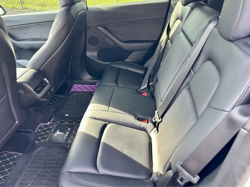 Used 2022 Tesla Model Y Long Range image 13