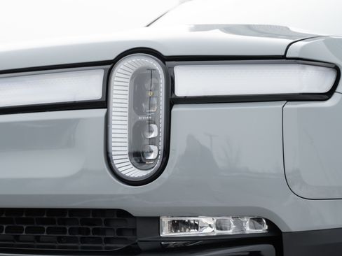 Used 2022 Rivian R1T Adventure image 41