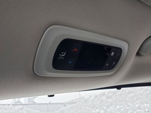 Certified 2024 Chrysler Pacifica Touring-L image 25