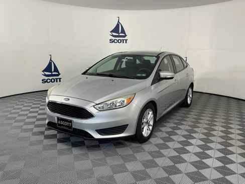 Used 2015 Ford Focus SE FWD image 3