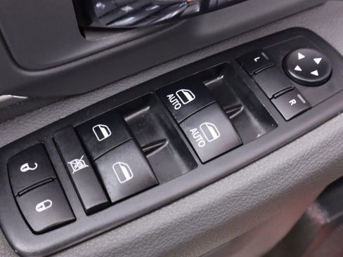 Used 2017 RAM 1500 Classic SLT image 26