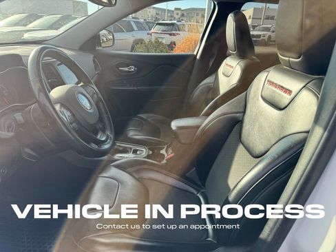 Used 2022 Jeep Cherokee Trailhawk w/ Comfort/Convenience Group image 11