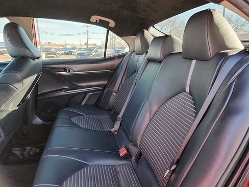 Used 2021 Toyota Camry SE image 5