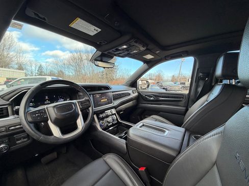 Used 2024 GMC Yukon Denali w/ Advanced Technology Package image 11