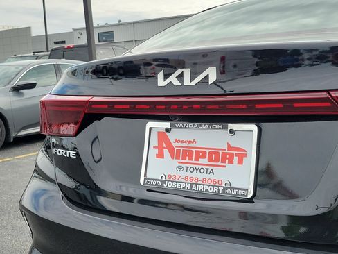 Used 2024 Kia Forte LXS w/ LXS Technology Package FWD image 7