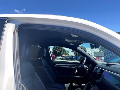 Used 2022 Volkswagen Atlas Cross Sport SEL AWD/4WD image 19