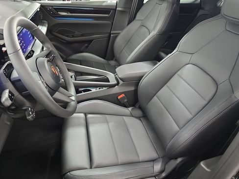 New 2026 Porsche Macan Electric RWD image 5