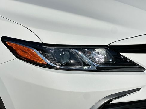 Used 2021 Toyota Camry LE FWD image 12