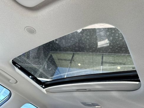 Used 2023 Hyundai Venue SEL image 17