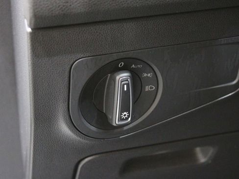 Used 2022 Volkswagen Tiguan SE image 15