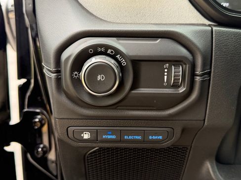 Certified 2025 Jeep Wrangler Unlimited Sahara AWD/4WD image 30