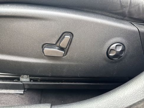 Used 2018 Chrysler 300 Touring image 14