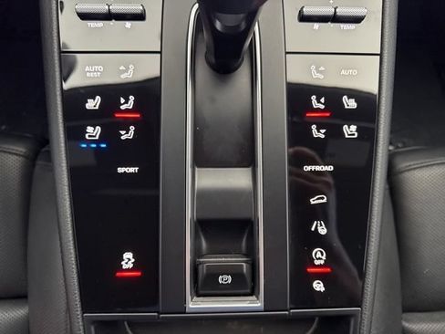 Used 2023 Porsche Macan AWD/4WD image 17