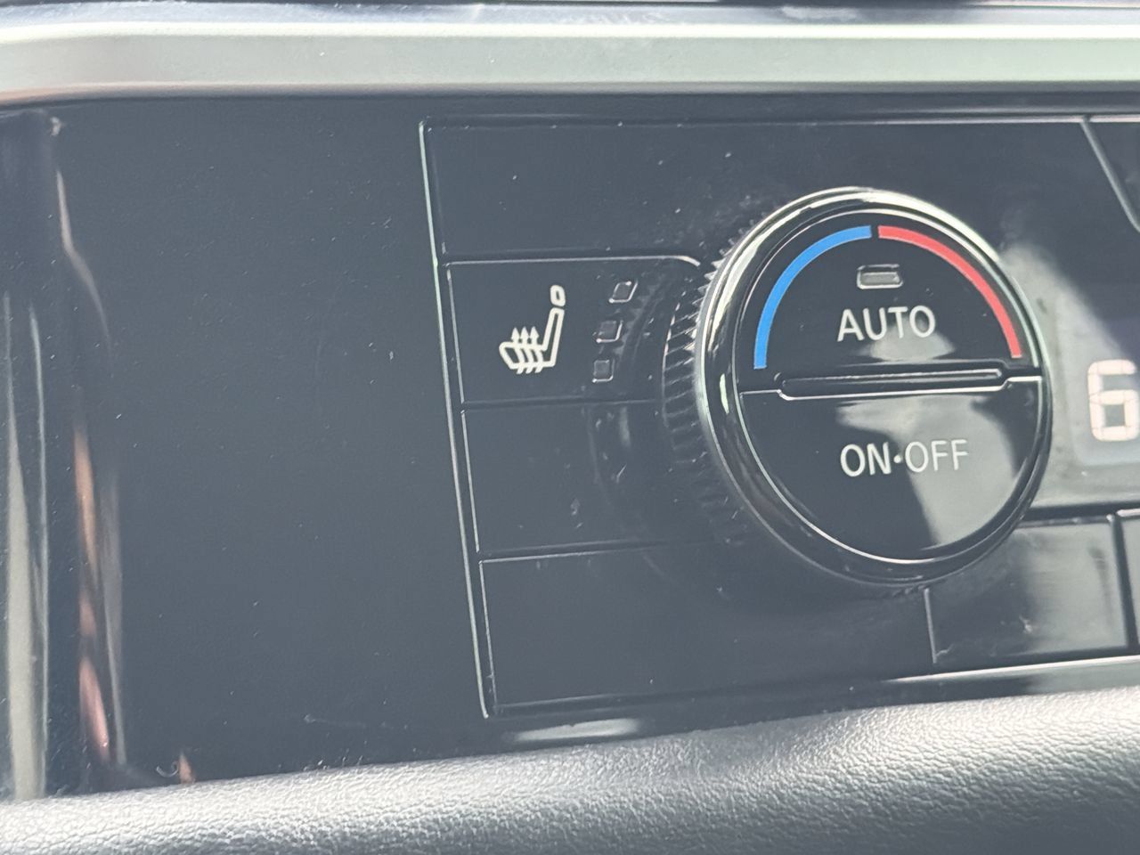 Used 2024 Nissan Pathfinder SV FWD image 24
