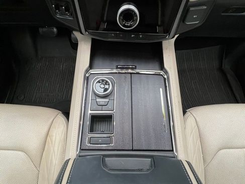 Used 2023 Ford Expedition Platinum image 12
