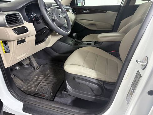 Used 2018 Kia Sorento FWD image 9