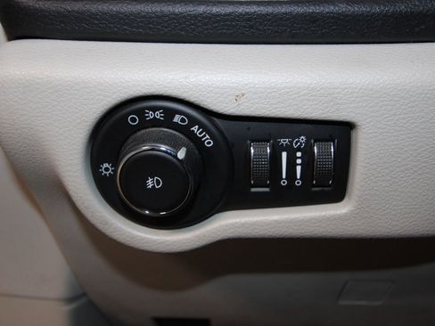 Used 2017 Chrysler Pacifica Limited w/ UConnect Theater Package image 10