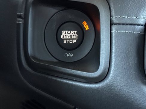 Used 2025 Jeep Wrangler Unlimited Rubicon AWD/4WD image 34