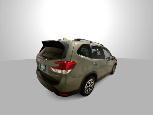 Used 2020 Subaru Forester Premium image 8