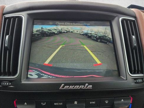 Used 2018 Maserati Levante image 14