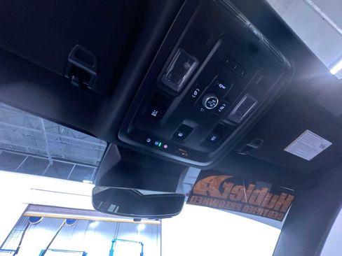 Used 2024 Cadillac Escalade Premium Luxury image 33