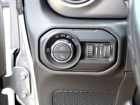 Used 2021 Jeep Gladiator Sport AWD/4WD image 19