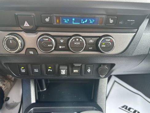 Used 2022 Toyota Tacoma TRD Off-Road w/ TRD Premium Off Road Package AWD/4WD image 16