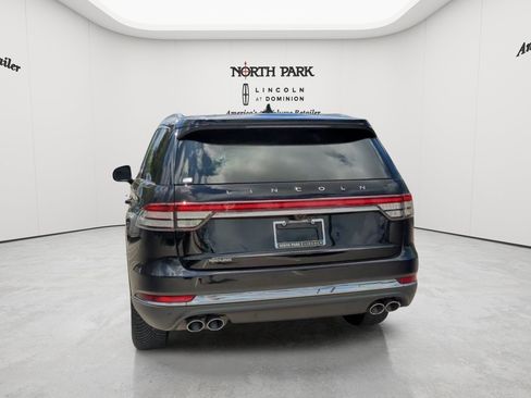 Used 2023 Lincoln Aviator AWD image 4