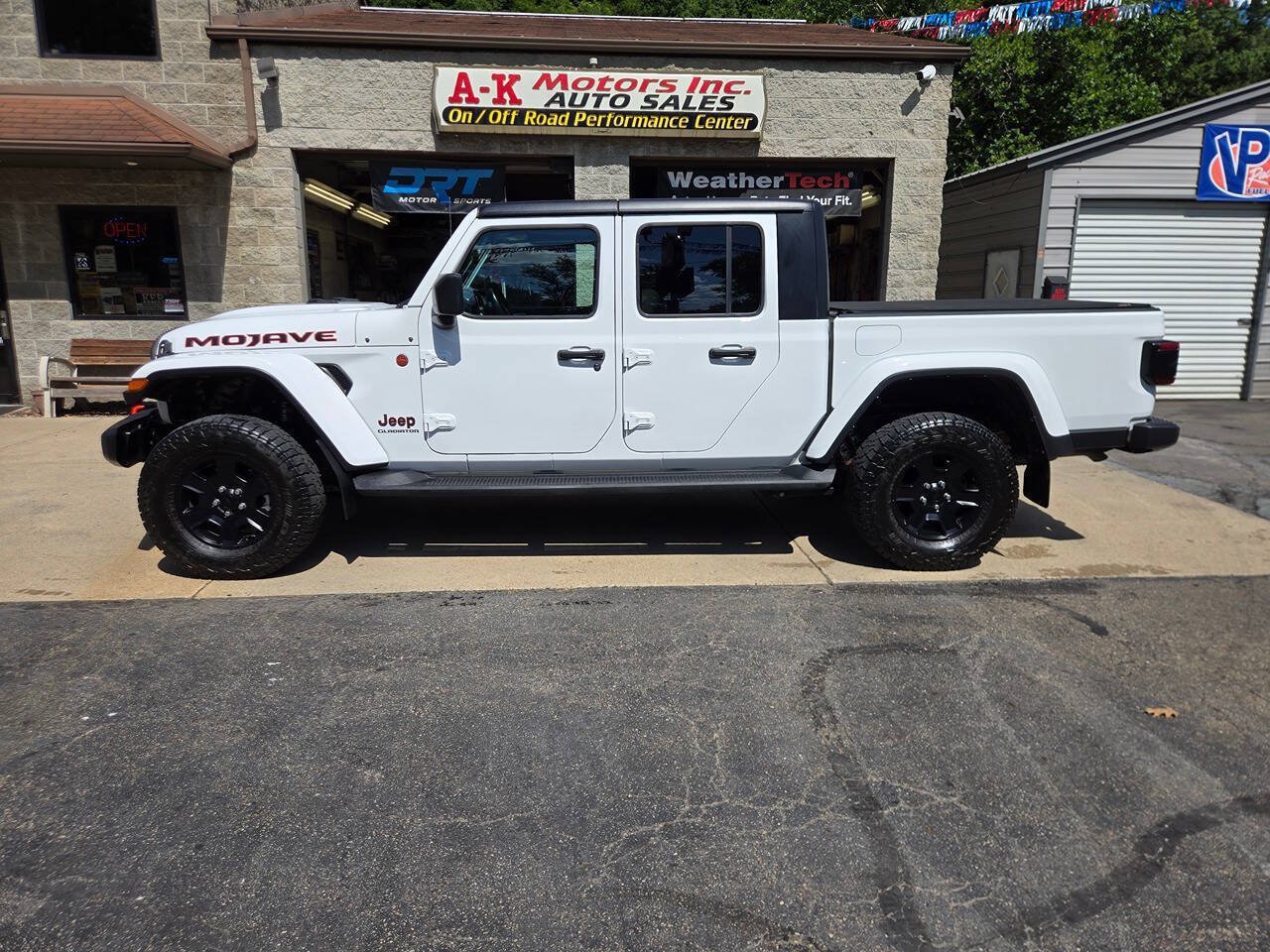 Used 2022 Jeep Gladiator Mojave w/ LED Lighting Group AWD/4WD image 4
