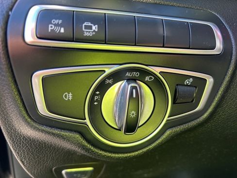 Used 2018 Mercedes-Benz GLC 300 4MATIC image 22