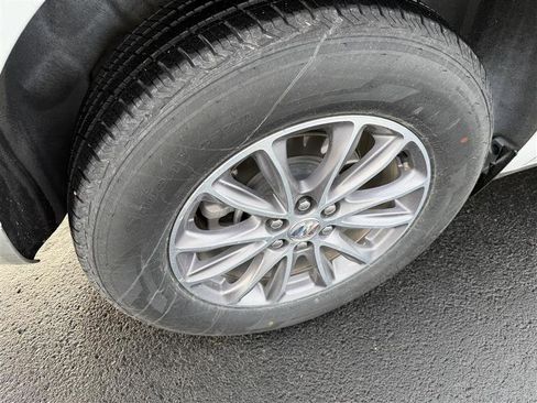 Used 2024 Buick Enclave Premium image 14