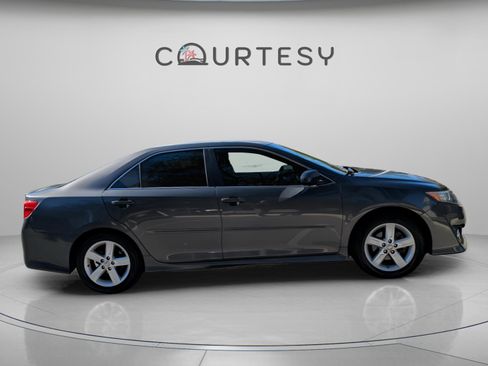Used 2012 Toyota Camry SE image 8
