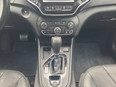 Used 2021 Jeep Cherokee Limited FWD image 11
