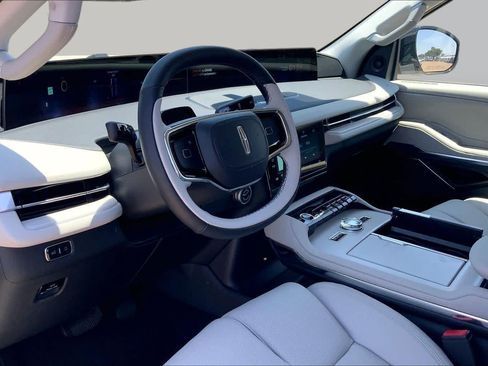 New 2026 Lincoln Navigator L Premier AWD/4WD image 8