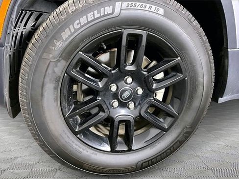 Used 2024 Land Rover Defender 110 S image 33