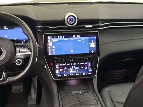 Used 2023 Maserati Grecale Modena image 10