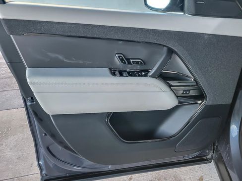 Used 2024 Land Rover Range Rover Sport SE image 17