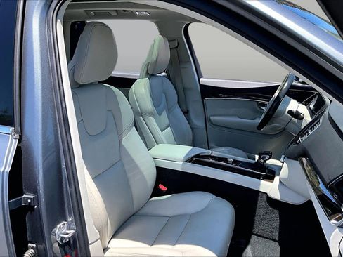 Used 2018 Volvo XC90 T5 Momentum w/ Convenience Package FWD image 9