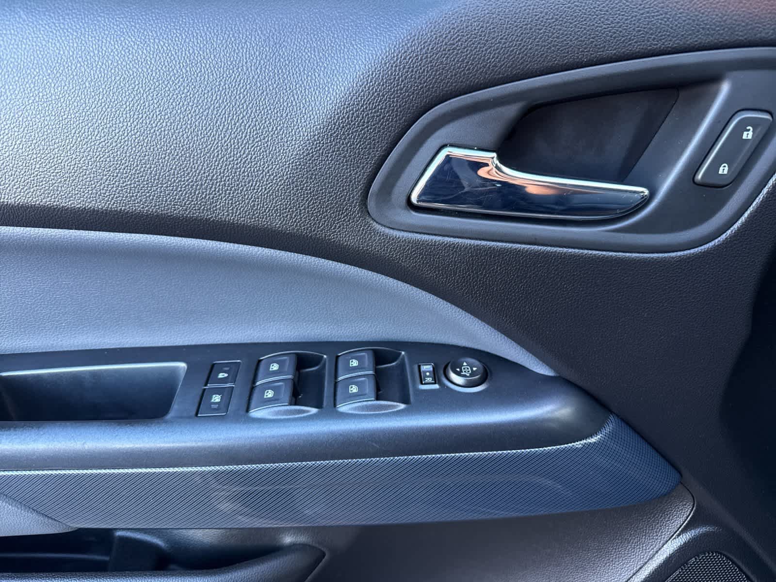 Used 2019 Chevrolet Colorado Z71 AWD/4WD image 12