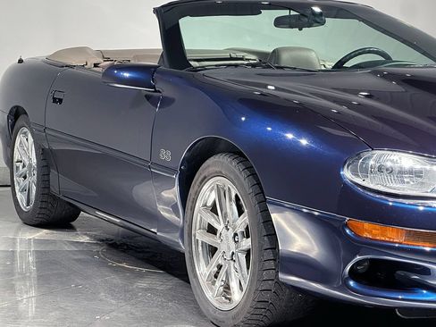 Used 2002 Chevrolet Camaro Z28 w/ SS Performance/Appearance Pkg RWD image 17