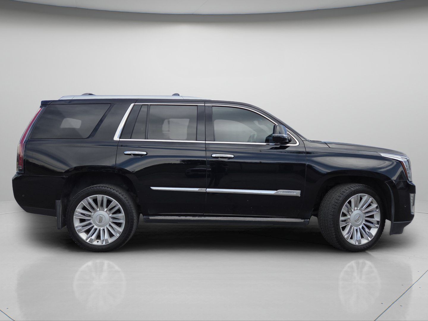 Used 2017 Cadillac Escalade Platinum AWD/4WD image 32