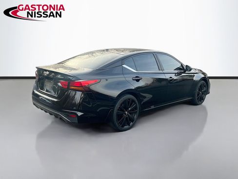 Used 2022 Nissan Altima 2.5 SR w/ Midnight Edition Package image 9