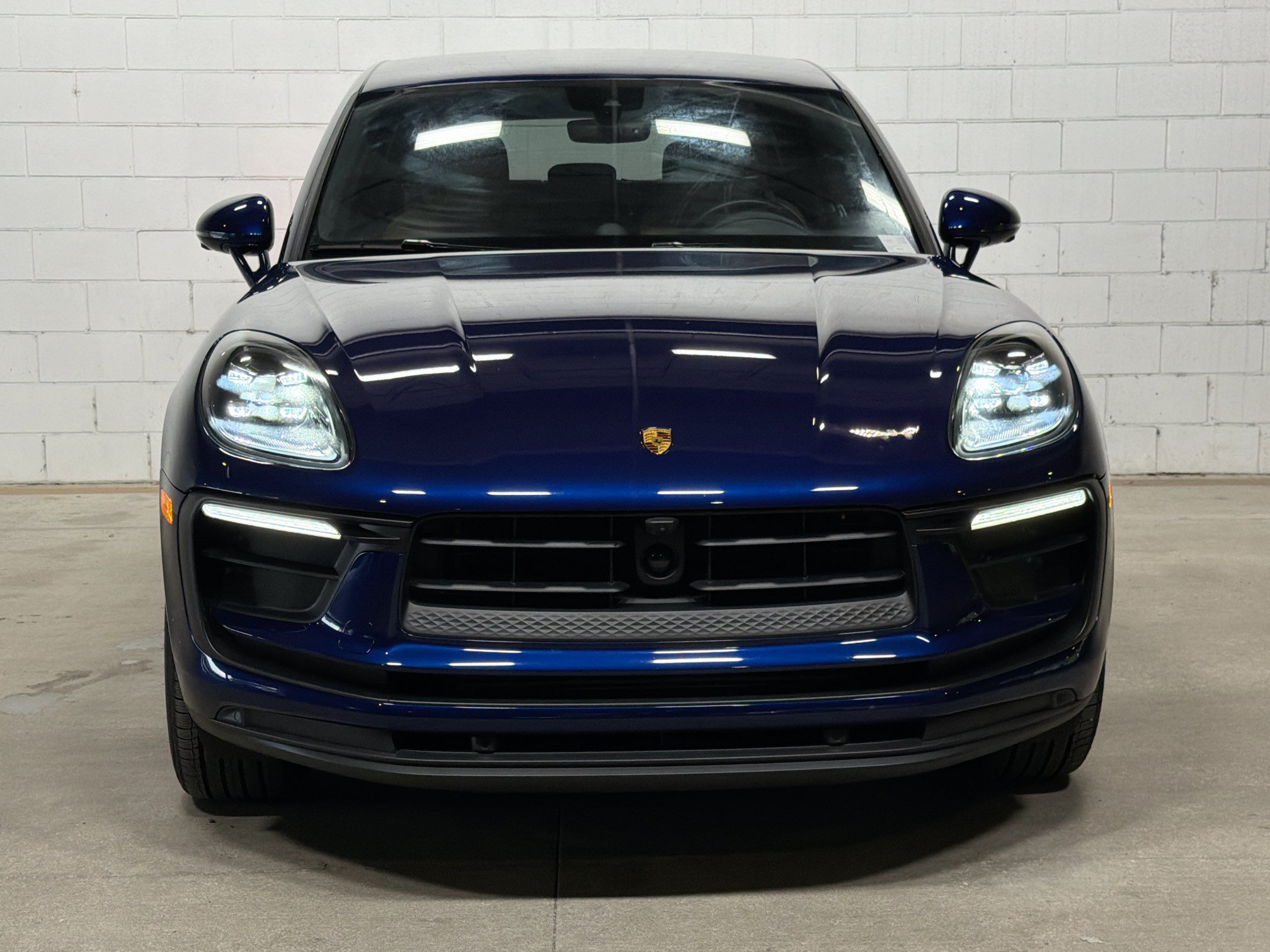Certified 2026 Porsche Macan AWD/4WD image 9