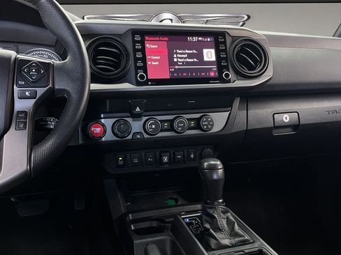 Used 2020 Toyota Tacoma TRD Sport w/ Technology Package image 14