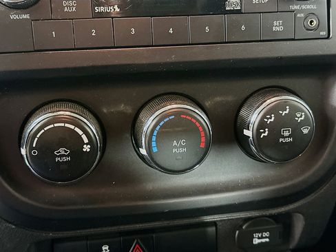 Used 2016 Jeep Patriot Sport w/ Power Value Group image 19