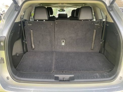 Used 2021 Toyota Highlander XLE FWD image 22