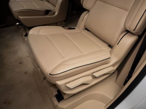 Used 2024 Cadillac Escalade Premium Luxury AWD/4WD image 70